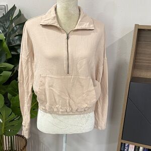 Vuori cropped Half-Zip Pullover with kangaroo pocket